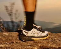 HOKA GRAPHIC CREW RUN SOCK BLACK ET GOLD Chaussettes Running Hoka pas cher