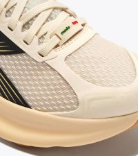 DIADORA ATOMO STAR BUTTERCREAM ET BLACK Chaussure running pas cher