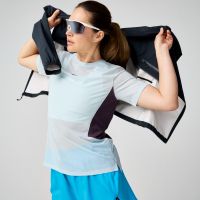 BROOKS HIGH POINT SHORT SLEEVE 2.0 STRIDE BLUE ET DK RUSSET  Tee shirt running pas cher