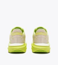 DIADORA MYTHOS BLUSHIELD VIGORE 5  BUTTERCREAM ET MINCED QUINCE Chaussure running pas cher