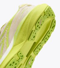 DIADORA MYTHOS BLUSHIELD VIGORE 5  BUTTERCREAM ET MINCED QUINCE Chaussure running pas cher