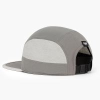 CIELE GOCAP FIELD ICONIC BAR SHADOW ET AIR GREY Casquette running pas cher