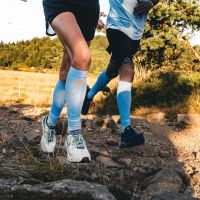 BV SPORT CHAUSSETTES TRAIL ULTRA 2 MID CIEL ET ORANGE Chaussettes de trail pas cher