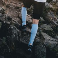 BV SPORT CHAUSSETTES TRAIL ULTRA 2 MID CIEL ET ORANGE Chaussettes de trail pas cher