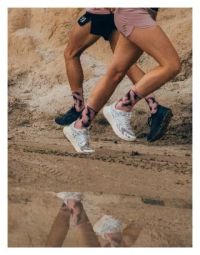 COMPRESSPORT PRO RACING SOCKS V4 RUN HIGH EAT MY DUST Chaussettes running pas cher