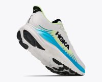 HOKA CLIFTON 11 FROST ET BLACK Chaussures de running pas cher