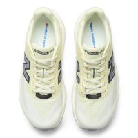NEW BALANCE REBEL V5 PISTACHIO BUTTER Chaussures de running pas cher