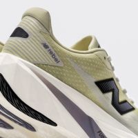 NEW BALANCE REBEL V5 PISTACHIO BUTTER Chaussures de running pas cher