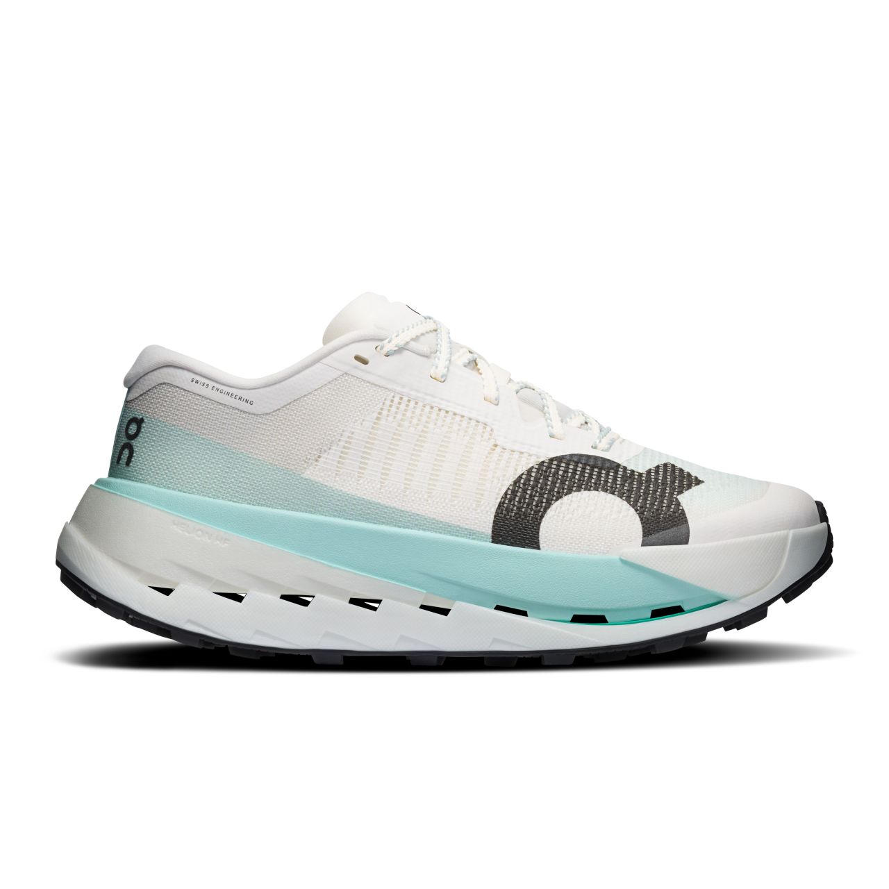 ON RUNNING CLOUDULTRA PRO W IVORY ET CELESTE Chaussures de trail