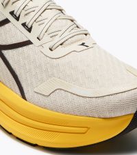 DIADORA CELLULA 2 ALMOND MILK ET CHOCOLATE Chaussure running pas cher