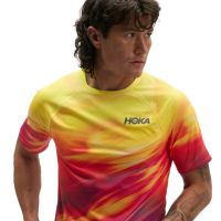 HOKA TEE RACE DAY SHORT SLEEVE TR PRT HOKA CITRUS Débardeur  Running pas cher