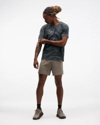 HOKA EVERYRUN SS CLF PRT BLACK ET WHITE PRINT Tee shirt  Running pas cher