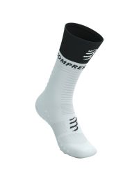 COMPRESSPORT MID COMPRESSION SOCKS V2.0 WHITE ET BLACK Chaussettes running pas cher