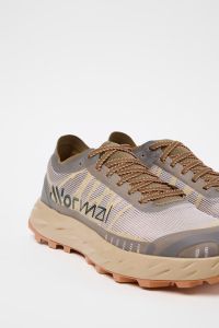 NNORMAL KJERAG BRUT BROWN ET ORANGE Chaussures de trail pas cher